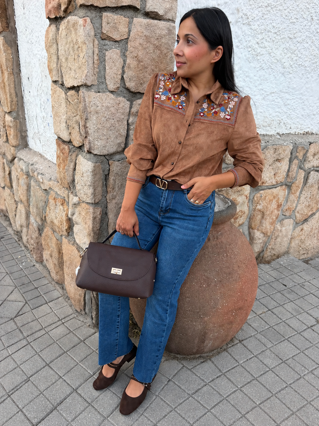 Camisa Antelina camel bordado