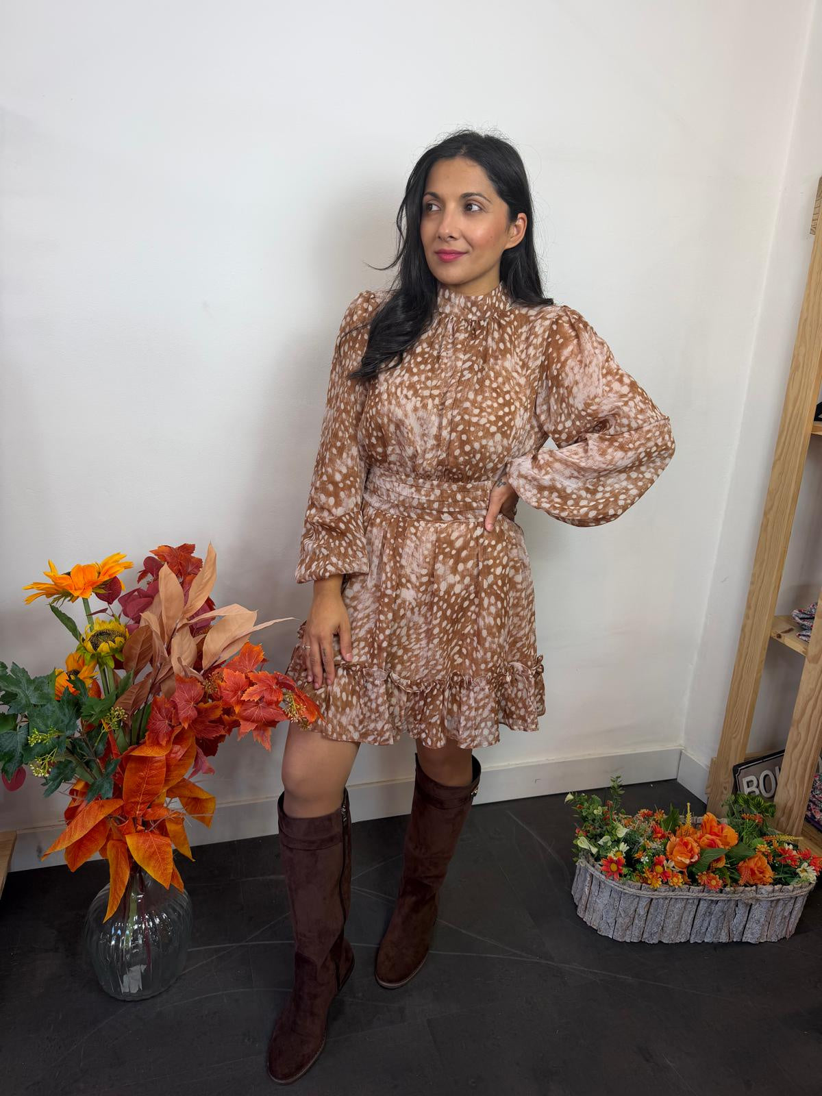 Vestido corto camel topitos